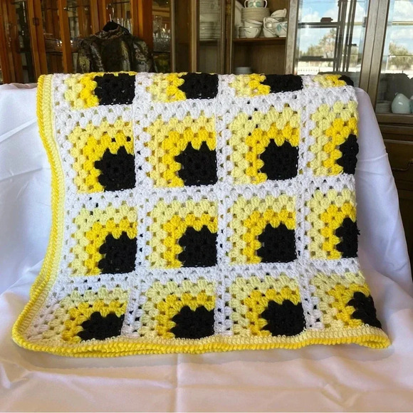 Vintage 1970s/80s Handknit Throw Blanket - Picture 2 of 3